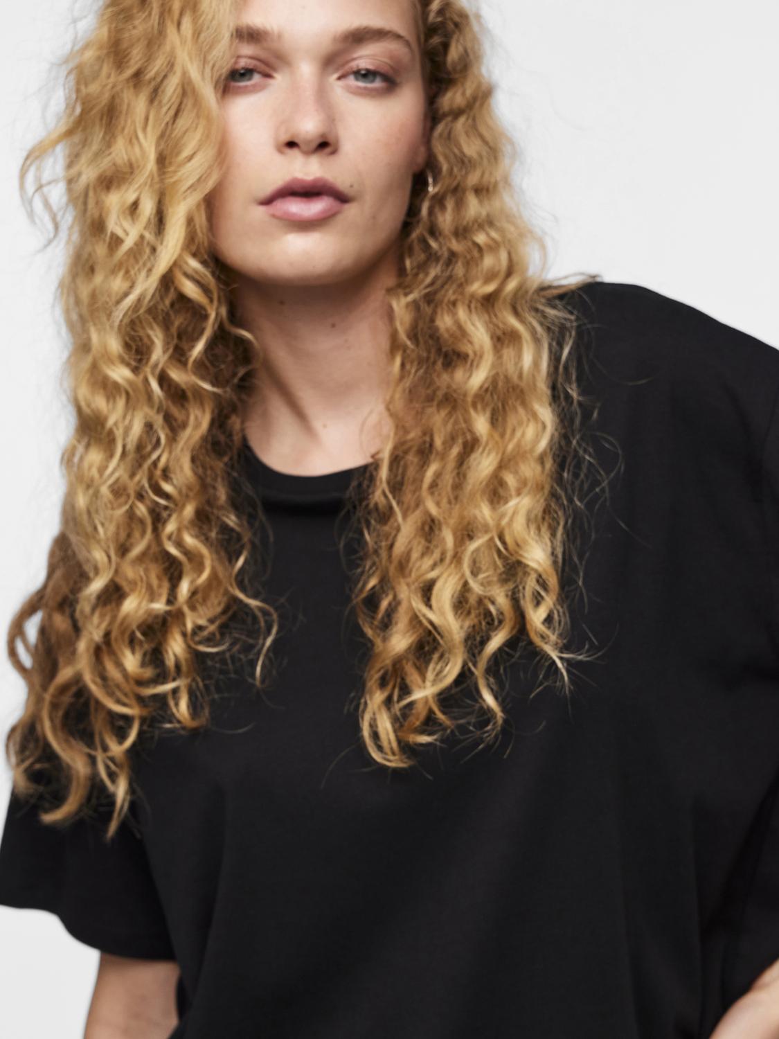 PCSARA T-Shirt - Black